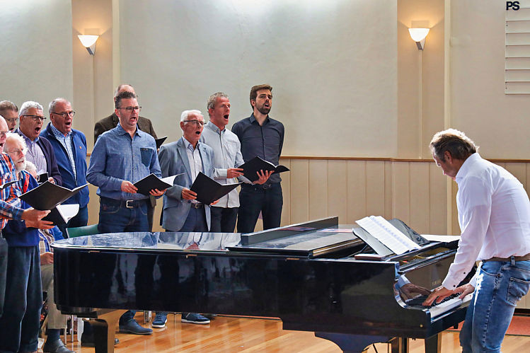 27 okt 2018 - Groot mannenkoor Midden Holland en gemengd koor Encore in de Geref.Kerk_36